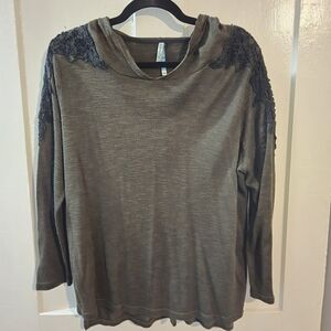 Wallflower‎ Hooded Long Sleeve Green Blouse With Black Crochet Lace Accents, XL